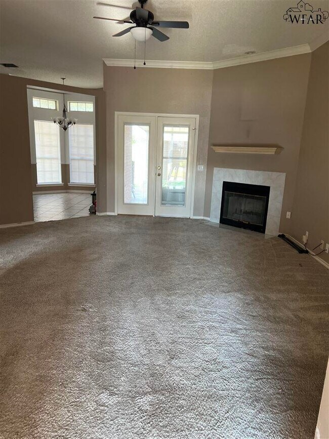 Foto del edificio - 822 Sugarbush Ln
