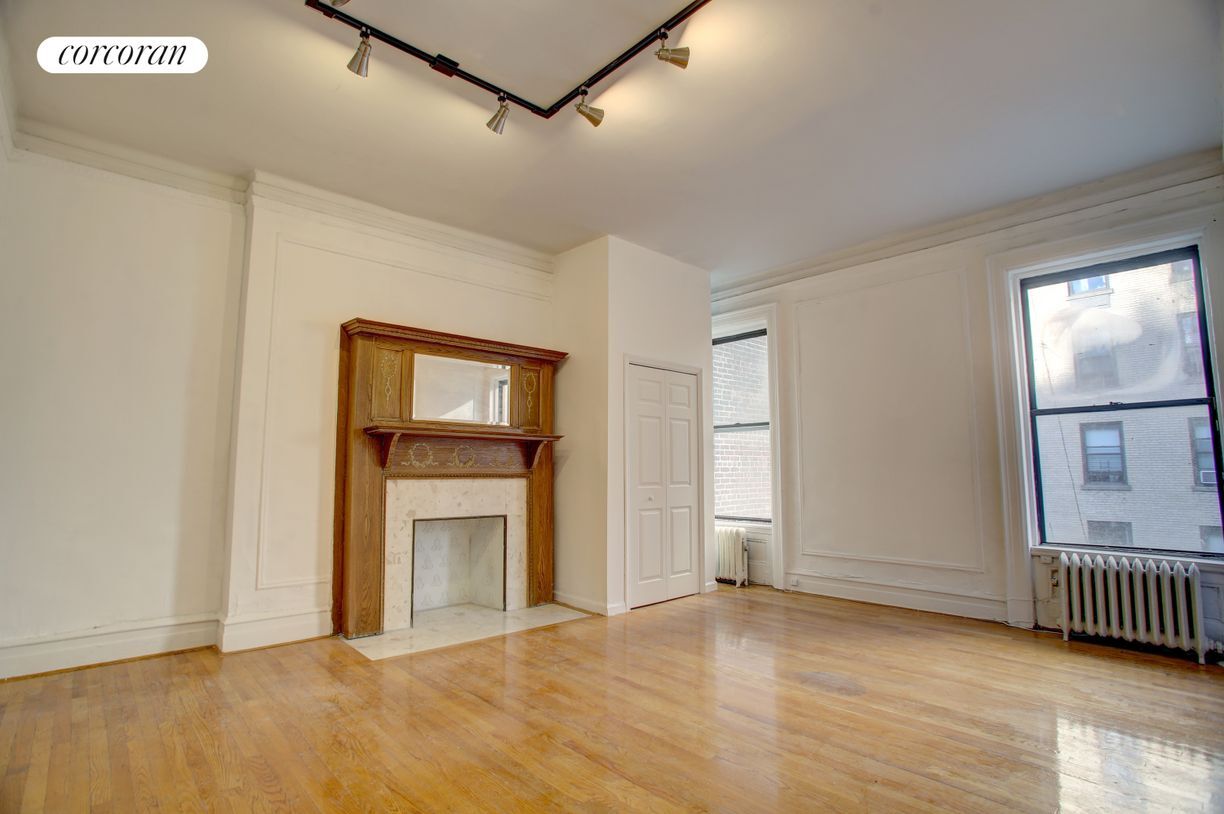 Foto principal - 239 W 72nd St