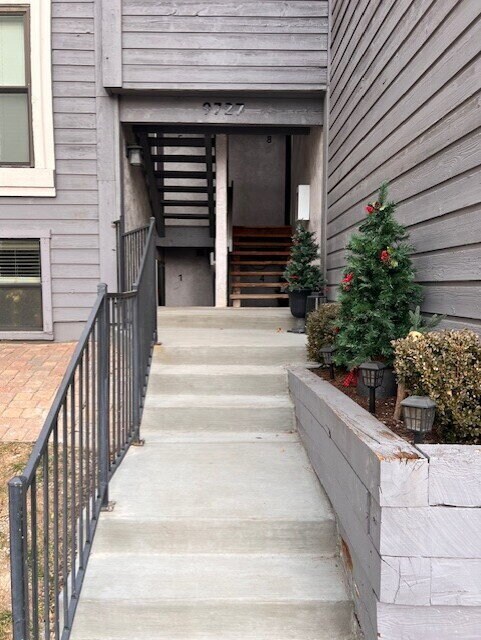 Foto del edificio - Two Bedroom Condo In DTC! Pool and Tennis Courts! Washer and Dryer In-Unit!