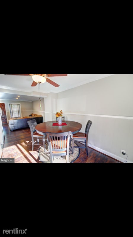 Building Photo - 3 br, 1.5 bath Townhome - 218 N Sterling Blvd