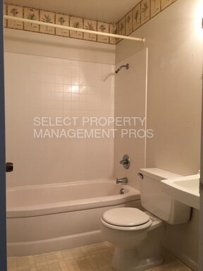 Foto del edificio - 3705 Sleepy Hollow Ln