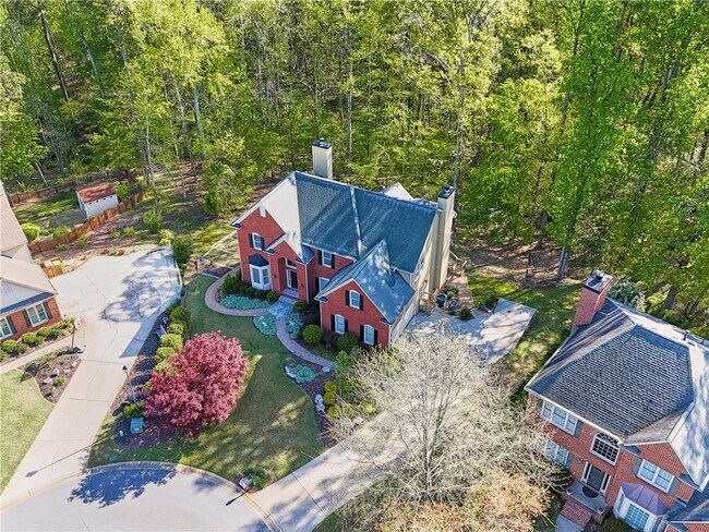 Building Photo - 2740 Stonehill Way