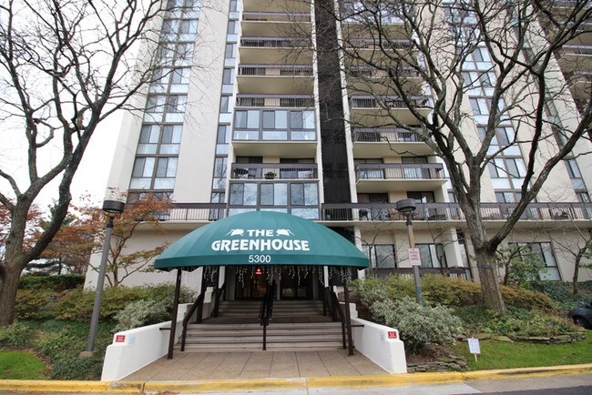 Foto del edificio - 5300 Holmes Run Pkwy
