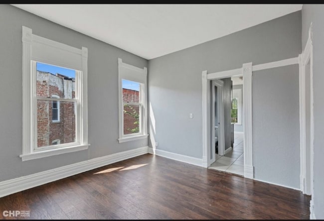 Building Photo - 1124 S Sacramento Blvd