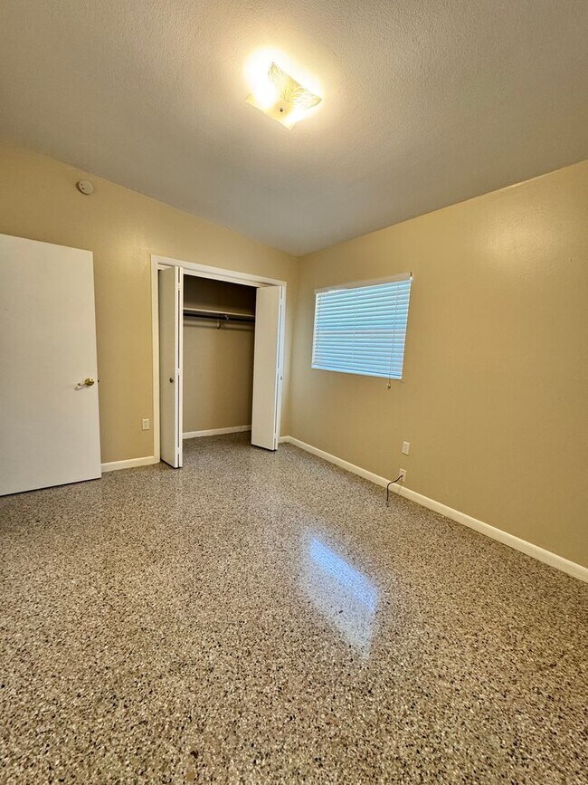 Foto del edificio - 813 Center Ln