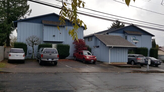 Mt. Hood Townhouses East - 38640 Pleasant St