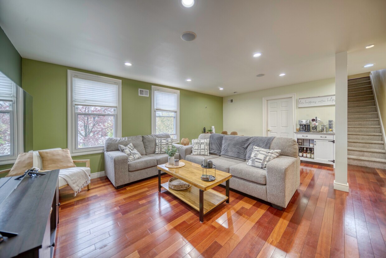 Livingroom - 464 Central Ave