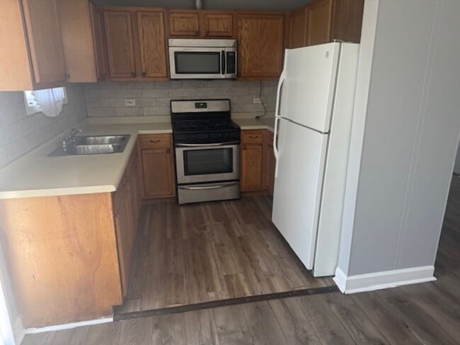 Building Photo - Don't wait --must see! 4Bd, 2Ba
