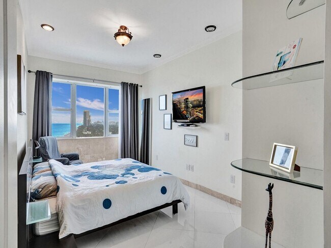 Building Photo - 3180 S Ocean Dr