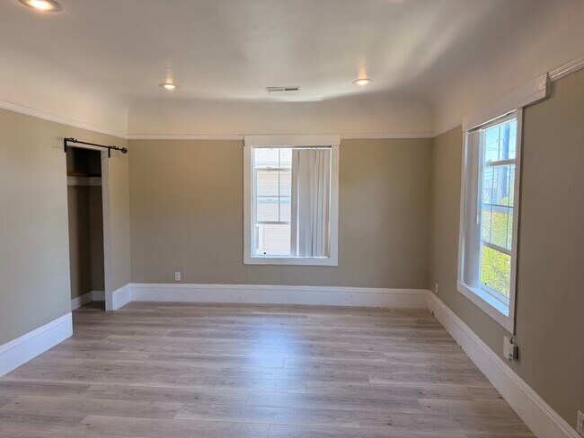 Building Photo - 2214 Ashby Ave