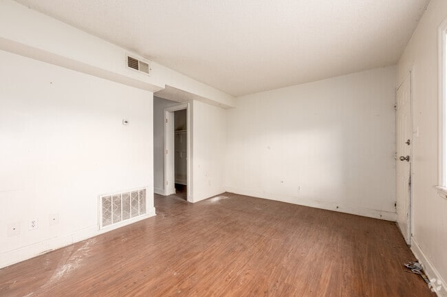 2BR, 1BA - 830SF - Living Room - Twin Hills