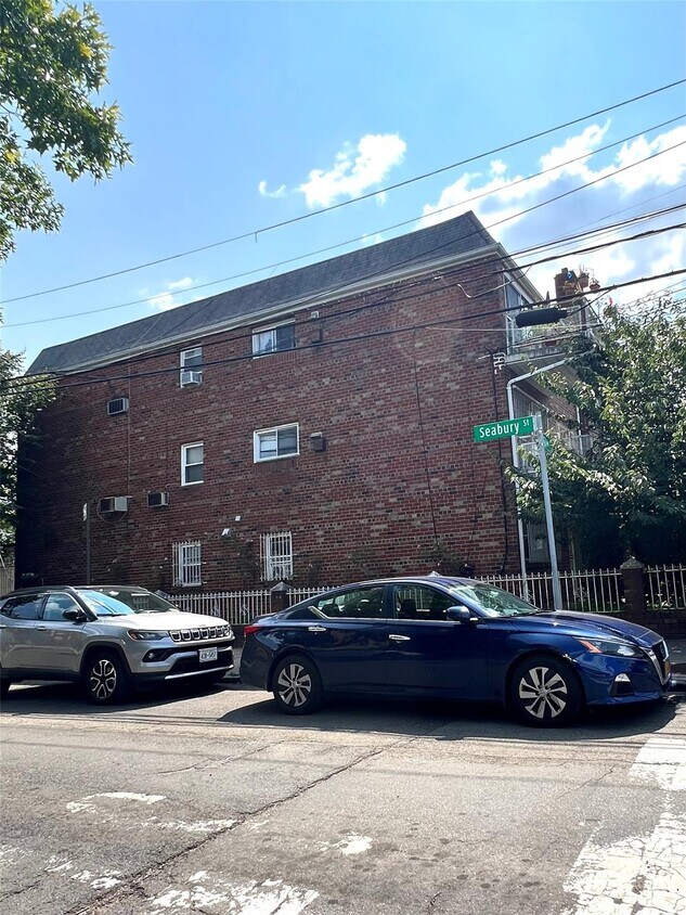 Foto principal - 86-46-86-57 57th Ave