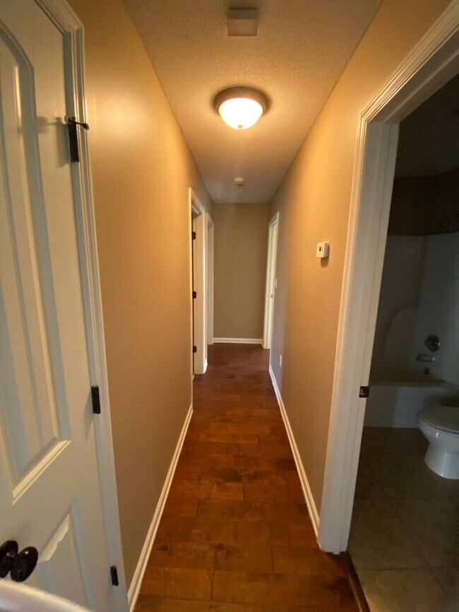 Building Photo - Gorgeous 3BD/2B Home with Two Car Garage