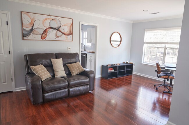 Foto del edificio - 810 Williamsburg Ln