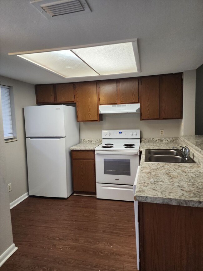 Foto del edificio - ** Available now** 2 Bedroom/2 Bath Condo on Southside close to Truman