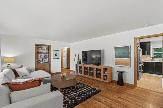 Building Photo - Updated 3 bedroom Delafield ranch