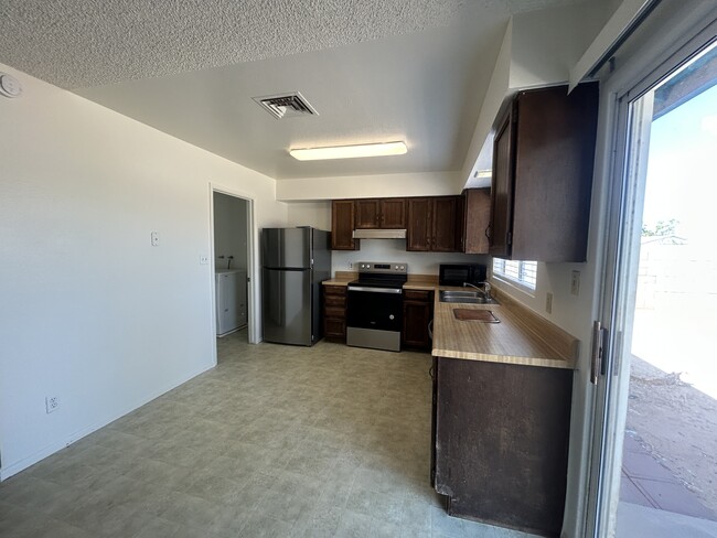 Building Photo - 2060 W Peralta Ave
