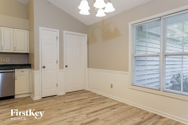 Foto del edificio - 1711 Kildare Woods Dr