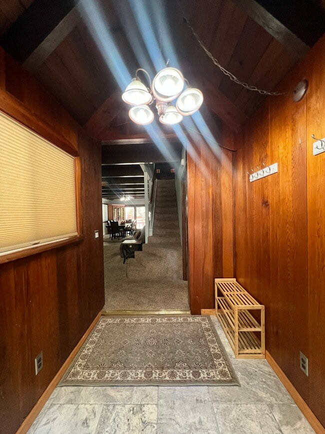 Foto del edificio - 933 Edgewood Cir