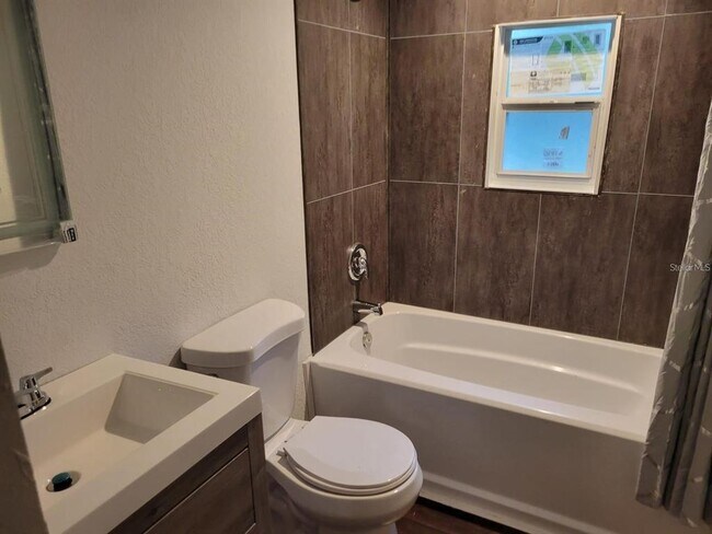 Foto del edificio - 2229 NE 16th Ct