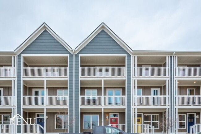 Building Photo - 2374 E 18th St Pl