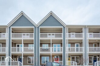 Building Photo - 2374 E 18th St Pl