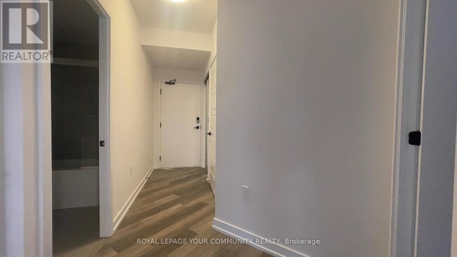Photo du bâtiment - 415-415 Sea Ray Ave