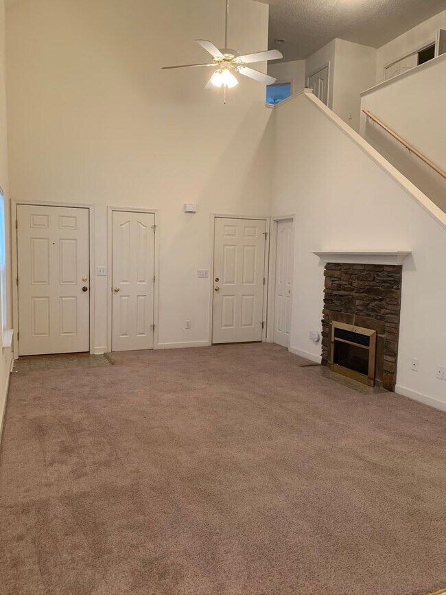 Foto del edificio - 173 Clusters Circle