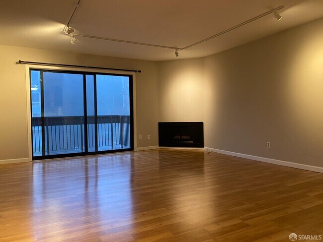 Foto del edificio - 5173 Diamond Heights Blvd