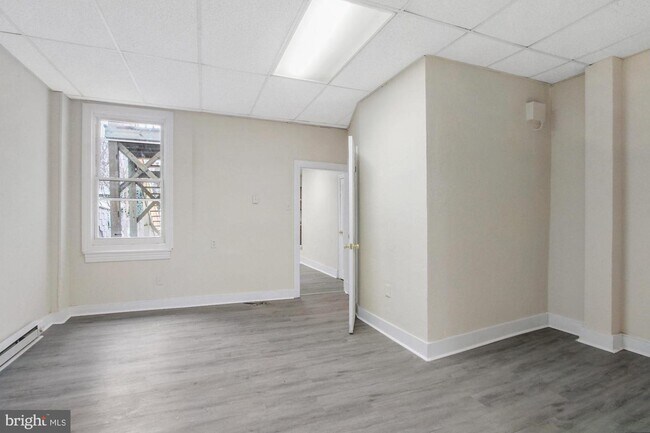 Building Photo - 322 N Newberry St