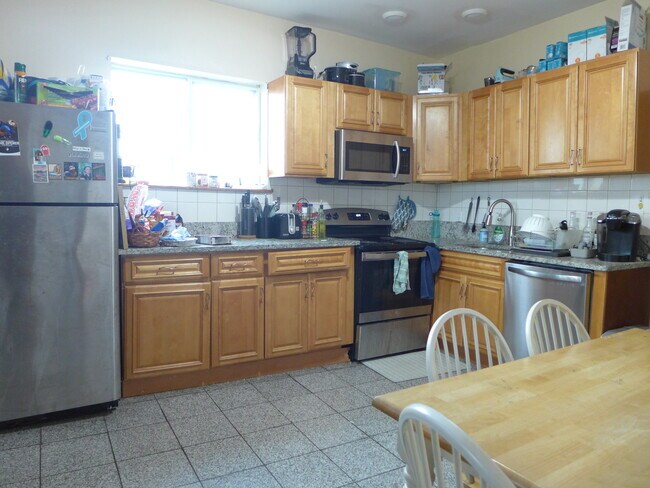 Foto del edificio - 832 Parker St