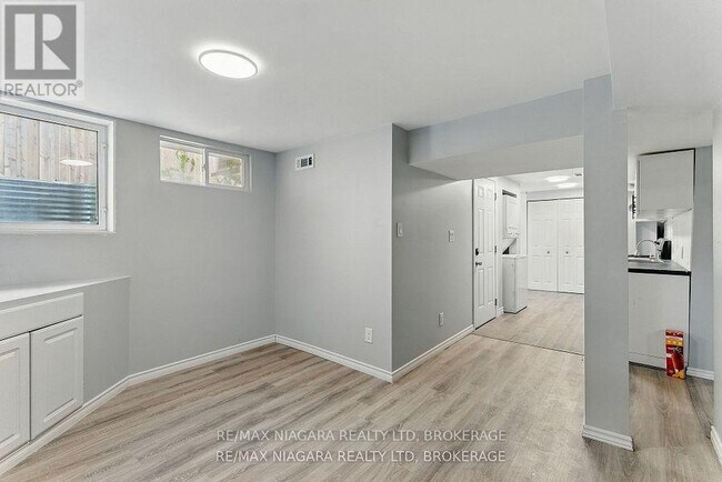 Photo du bâtiment - 290 Scholfield Ave S