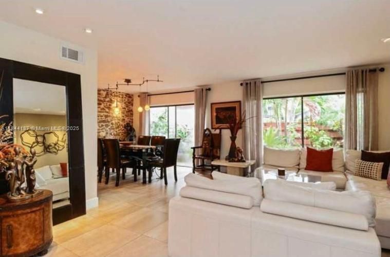 Foto principal - 2991 Lakewood Ln