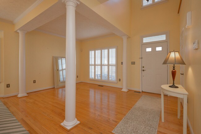 Foto del edificio - 8805 Sumner Grove Dr