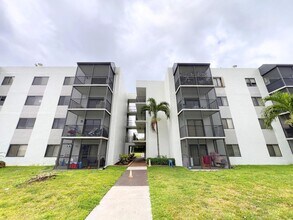 Building Photo - 3700 N Pine Island Rd