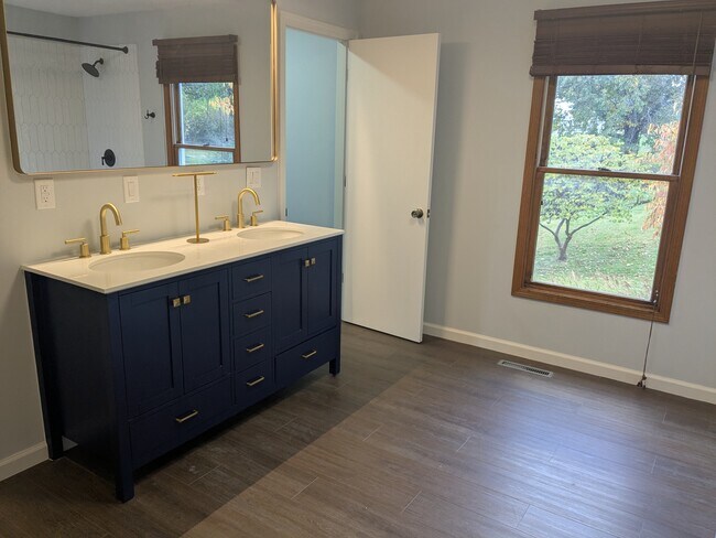 Foto del edificio - 1306 Marion Dr