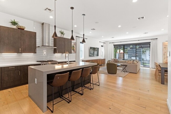 Foto del edificio - 4533 E Devonshire Ave