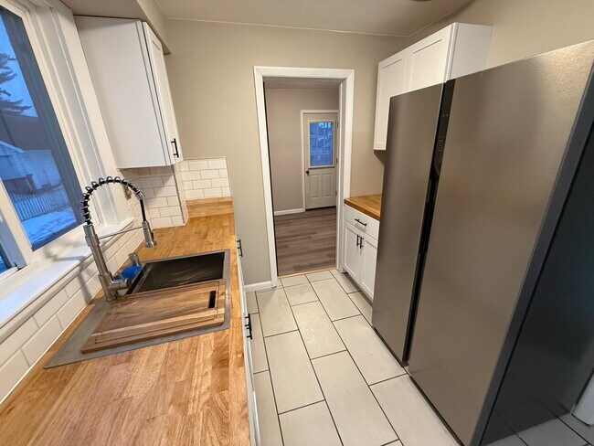 Foto del edificio - 380 Falconer St.