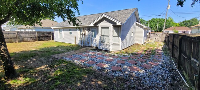 Building Photo - 2137 Estate Cir