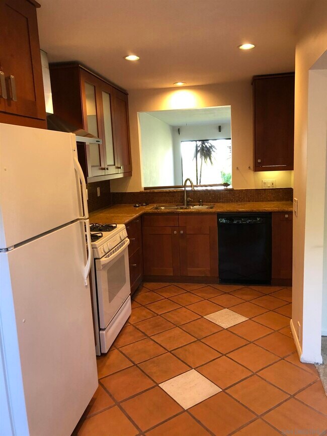 Building Photo - 2557 Ocean Cove Dr