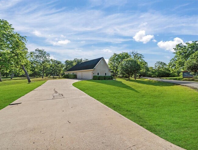 Building Photo - 27326 S Karaugh Dr