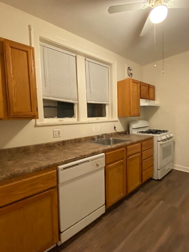 Foto del edificio - 5015 N Springfield Ave