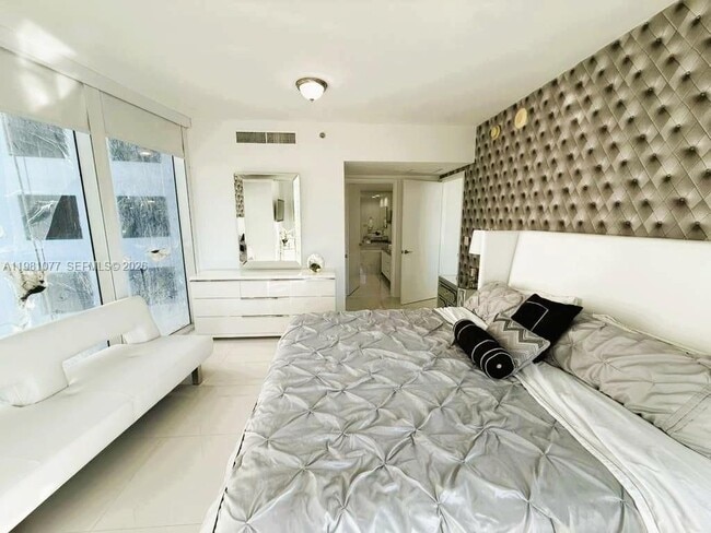 Foto del edificio - 495 Brickell Ave