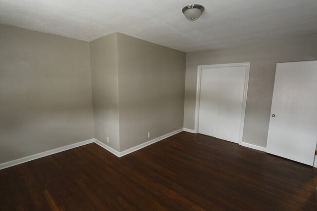 Building Photo - 543 Camden Rd