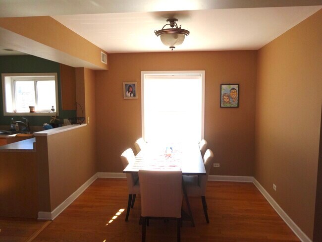 Foto del edificio - 2927 W Summerdale Ave