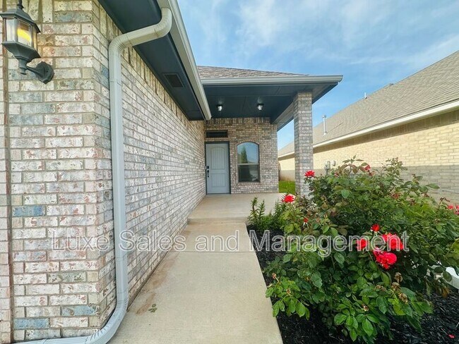 Photo - 9000 Northwest 142nd Street House