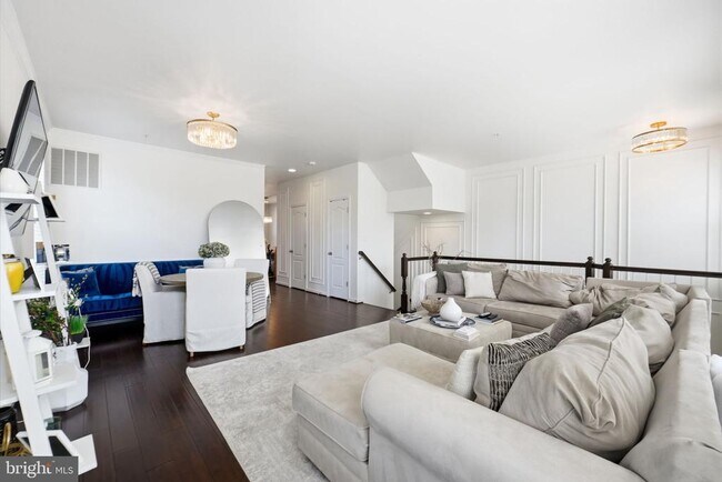 Building Photo - 11360 Sandhurst Pl