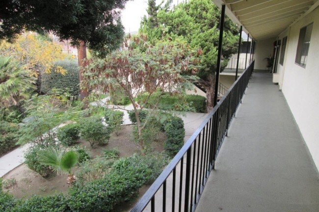 Foto del edificio - 955 Hansen Ave