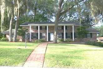 Building Photo - 1922 Holly Oaks Ravine Dr
