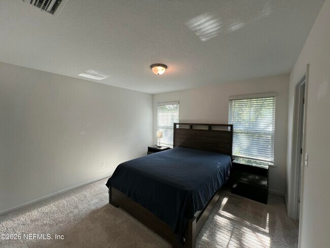 Foto del edificio - 34 Ridge Lake Rd